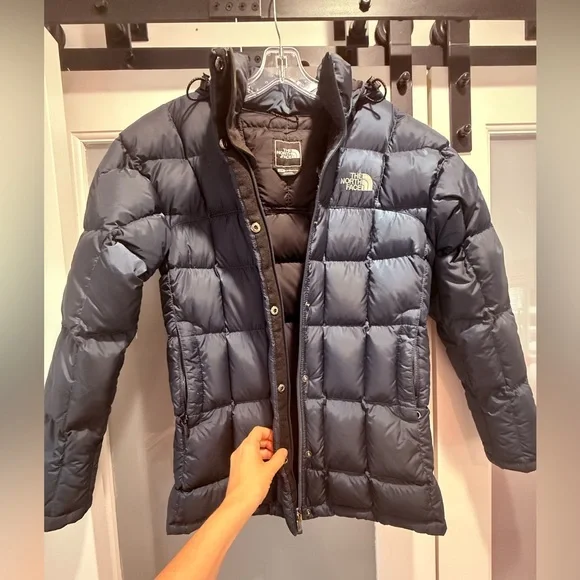 North Face 600 Down Puffer
Classic Cold Weather Fall/Winter
Cozy Navy Jacket - Picture 3 of 8